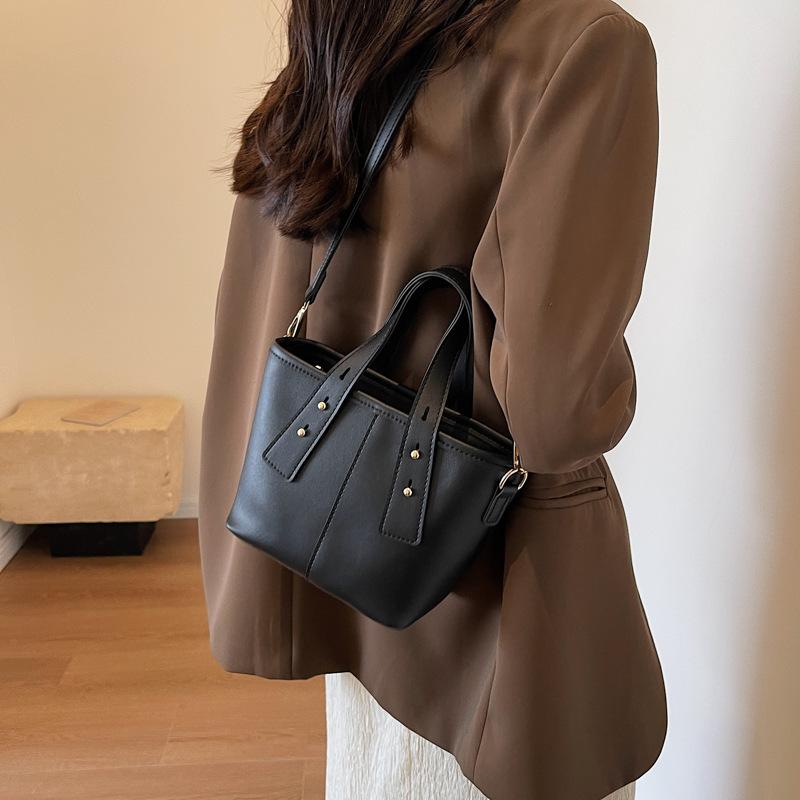 Niche design bucket bag women's bag new contrasting color handbag texture foreign style shoulder bag feeling messenger bag