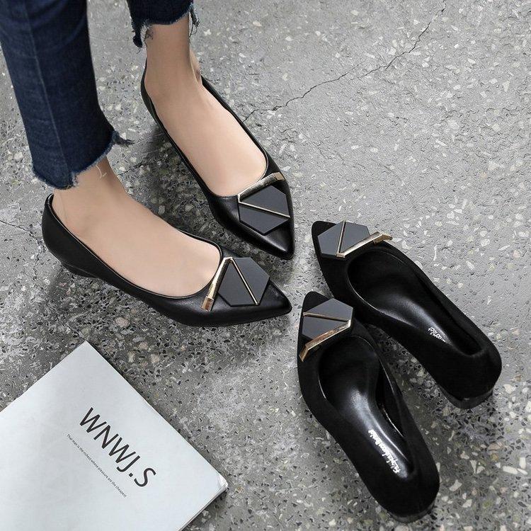 Szpiczaste pojedyncze buty damskie na grubym płaskim obcasie buty dla matki 2025 nowa jesień wszechstronne temperamentowe buty do pracy miękka skóra buty damskie