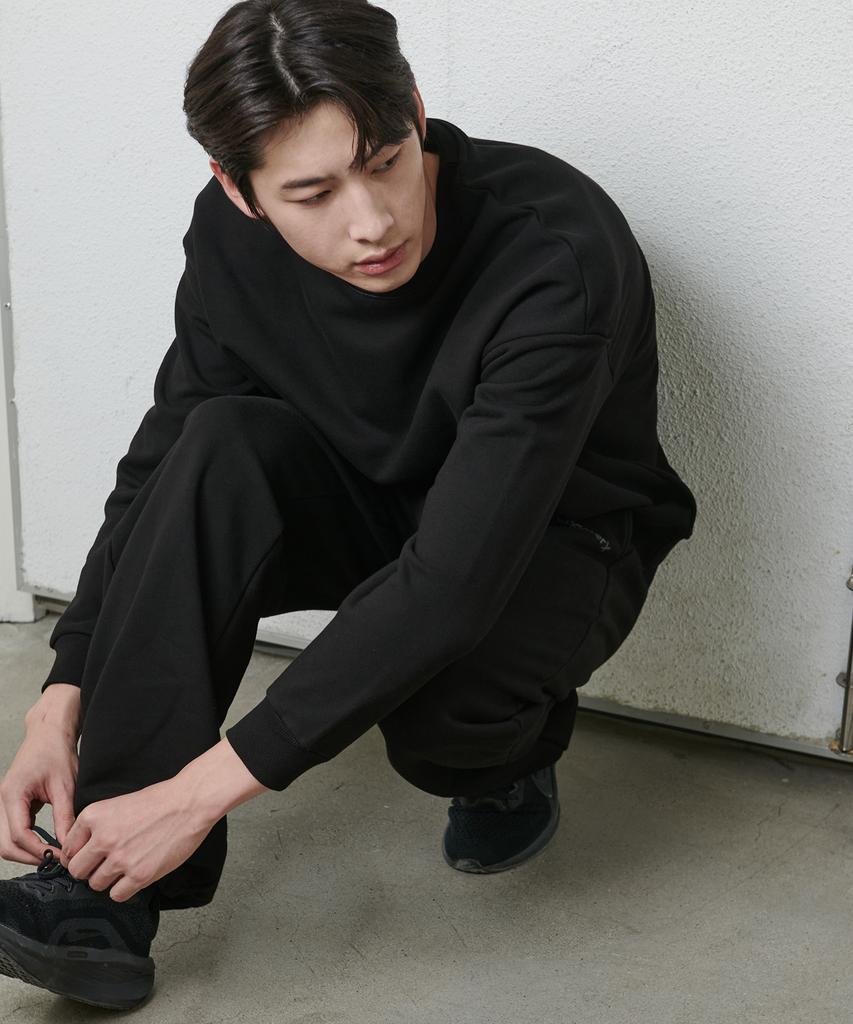Chaebteoegseu Orbit Logo Sweat Jogger Pants (Black)