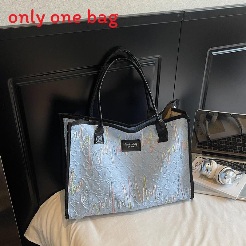 Minimalist Tote Bag For Women With Cotton Fabric And Large Capacity For Daily Commuting
