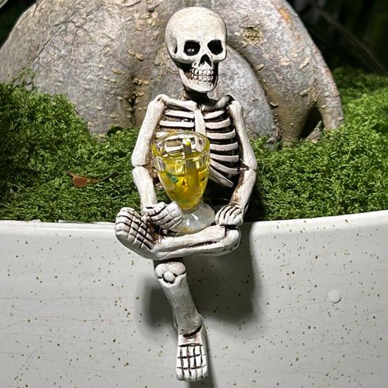 Komik İçen İskelet Heykeli Saksı Tutucu Reçine İskelet Figürü Bahçe Balkon Teras Çim Akvaryum Dekorasyonu için Saksı Dekorasyonu