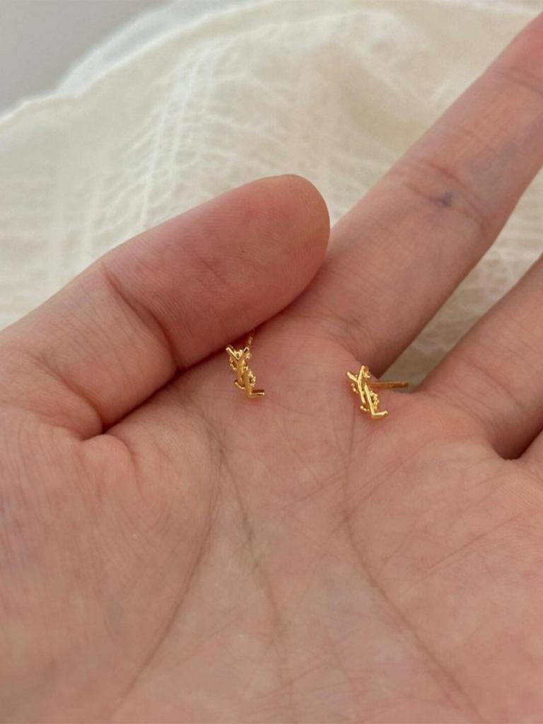 1 Pair Women’s Versatile Mini Cartilage Earrings - Minimalist Letter Design Studs Perfect for Daily Everyday Wear