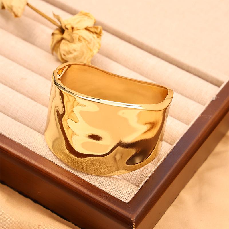 Винтажный текстурированный браслет с широким ободком и вогнуто-выпуклым дизайном