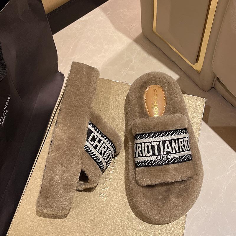 Thick-soled Fluffy Slippers Women Wear 2025 New Autumn and Winter Fashion Plush Shoes Go Out Internet Celebrity Foreign Gas Cotton Mop