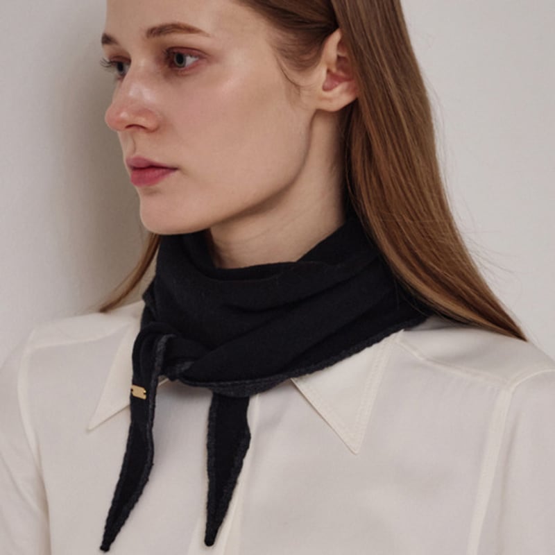 Saint Luxure 100% Wool Triangle Petite Muffler Black