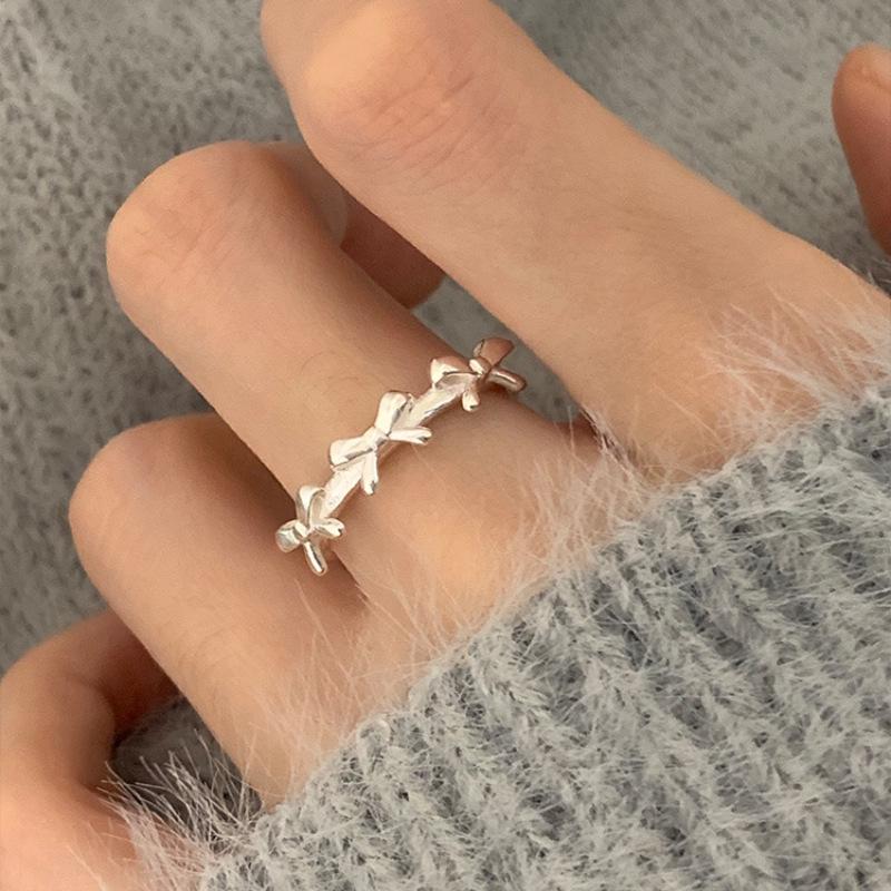 Trendy Minimalist Korean Vintage Stacking Rings for Women - Influencer-Approved Light Luxury Style.