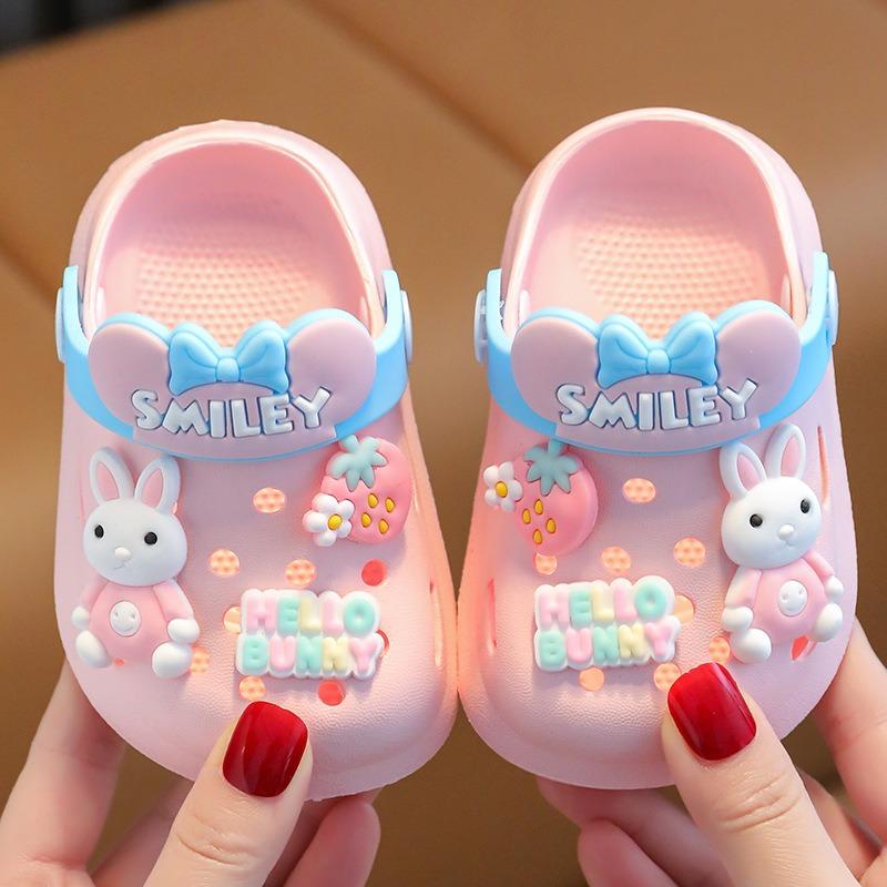 Children's Summer Slippers/Sandals for Boys and Girls, Indoor Soft-Soled Anti-Slip Cartoon Closed-Toe Hole Shoes for Toddlers and Young Children.