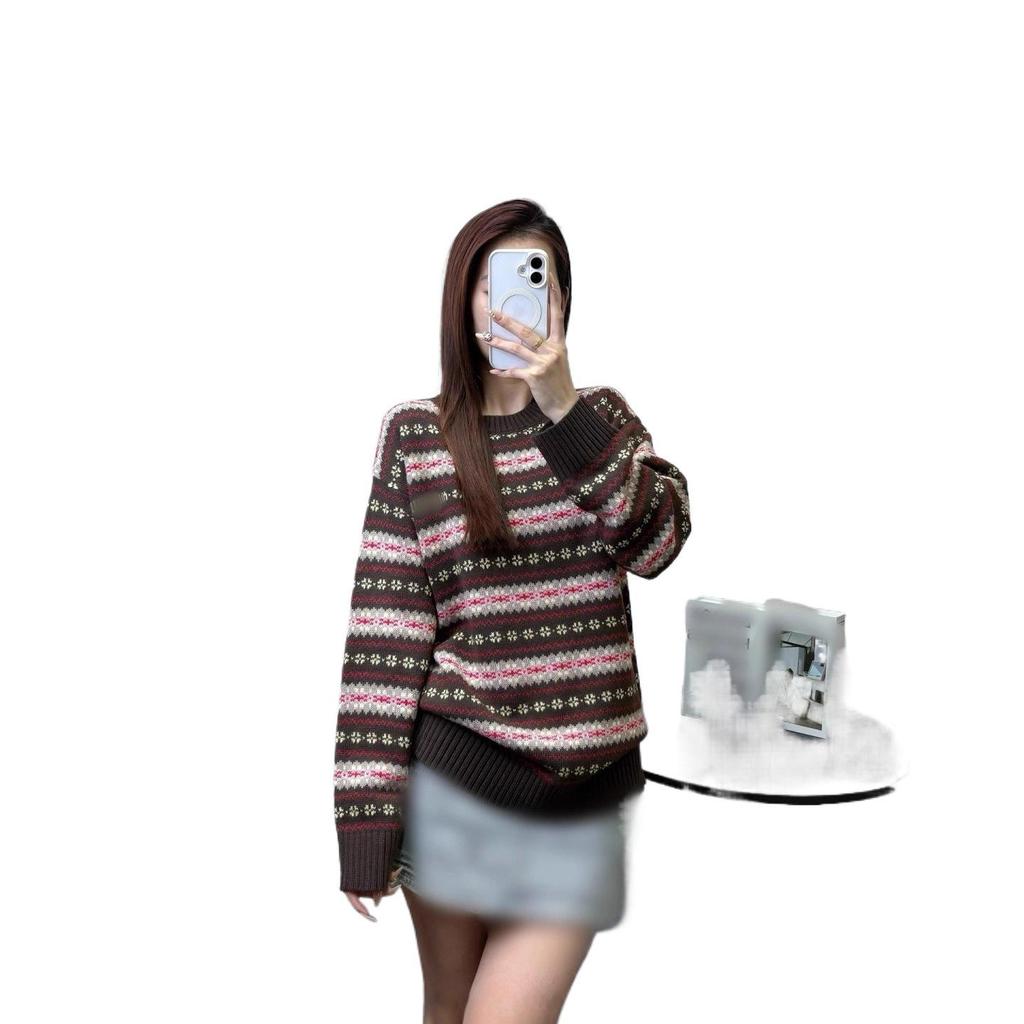 Früher Herbst Gestreifter Rundhals Langarm Wollpullover