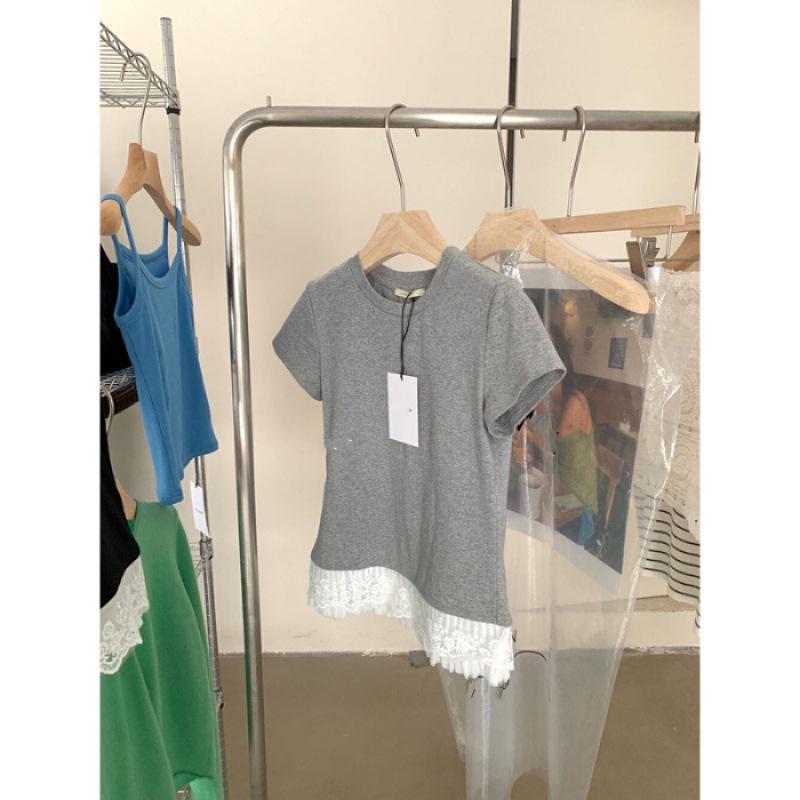 

Женская футболка с коротким рукавом, отделанная белым кружевом, в чистом стиле – Летняя коллекция 2025, прямой плечевой шов и круглый вырез. L