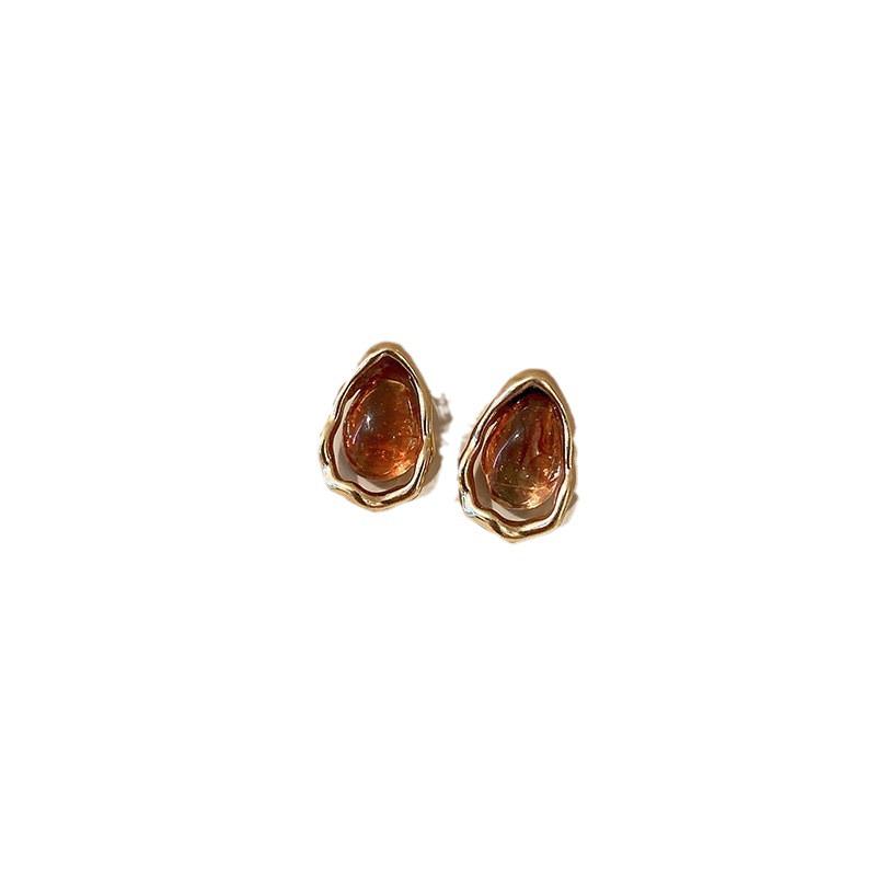 Silver Needle Brown Irregular Stud Earrings - French Light Luxury Retro Niche High-End Jewelry for Women.