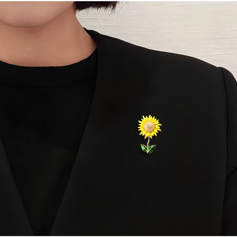 Sunflower Brooch - A Delicate, Luxurious, Niche, and High-end Diamond-studded Women's Accessory.