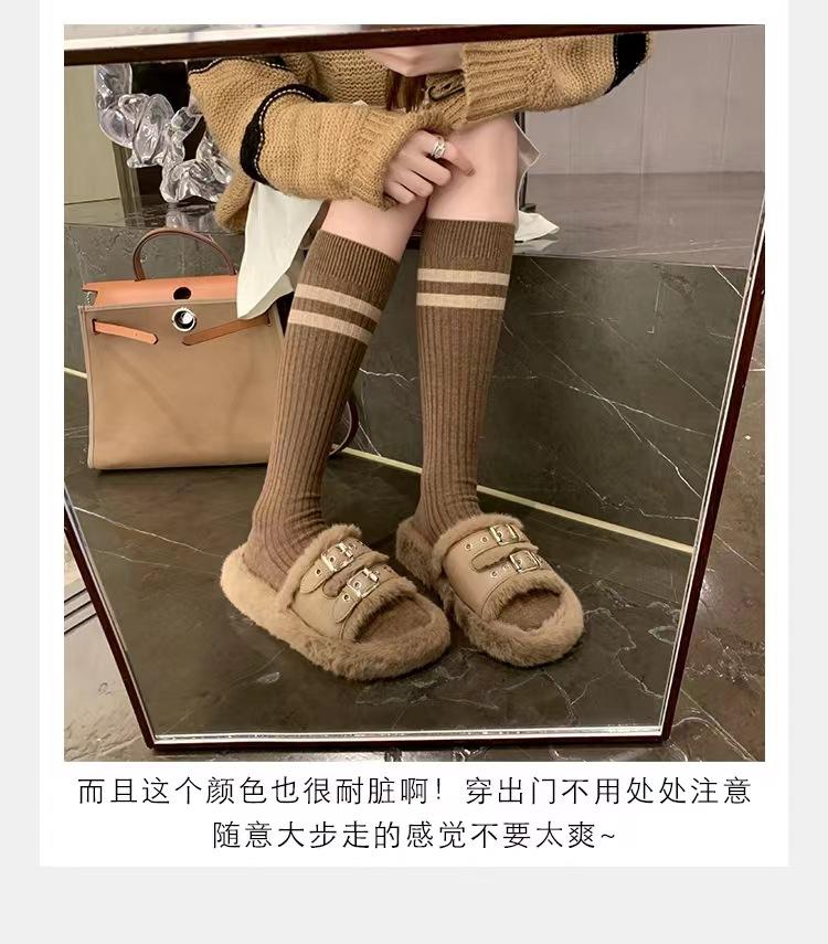 Doppelreihe ein Wort mit quadratischer Schnalle haarige äußere Hausschuhe 2025 neu dicker Boden Größe Größe Größe 313233 Baumwollschlepp Frauen Winter