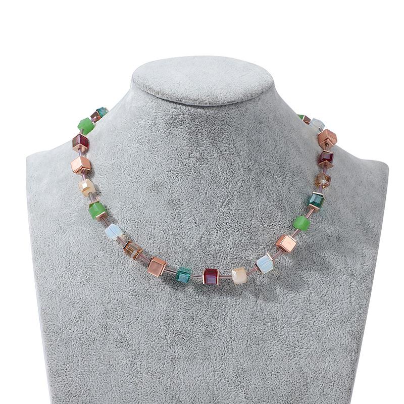 

Простое модное красочное ожерелье высокого класса