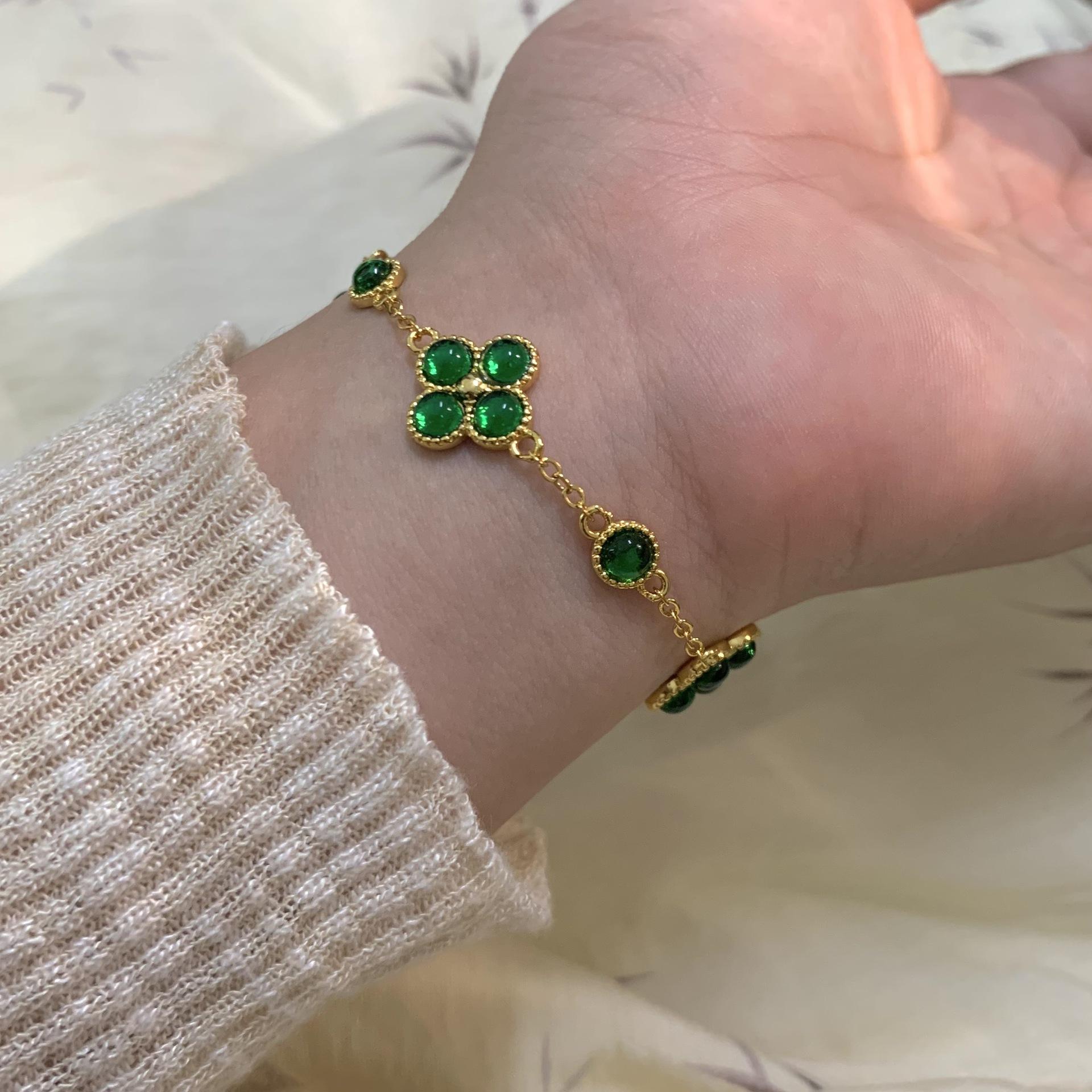 

Antique Imitation Chalcedony Jasper Four-Leaf Clover Bracelet Women S Niche Design Jewelry