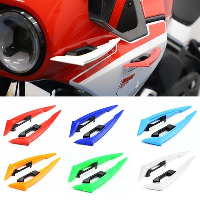 2 ks Motocykel Winglets Predný bočný spojler Aerodynamický set krídel Pevné veterné krídlo s samolepiacou ozdobnou nálepkou