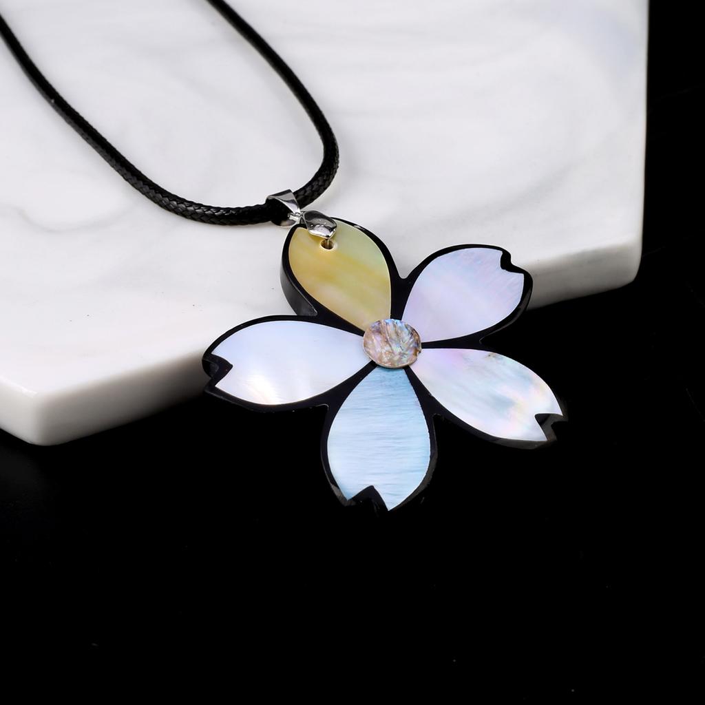 Women Necklace Natural Shell Necklace Flower-Shaped Drill Pendant Leather Cord 2MM Charms For Elegant Women Love Romantic Gift