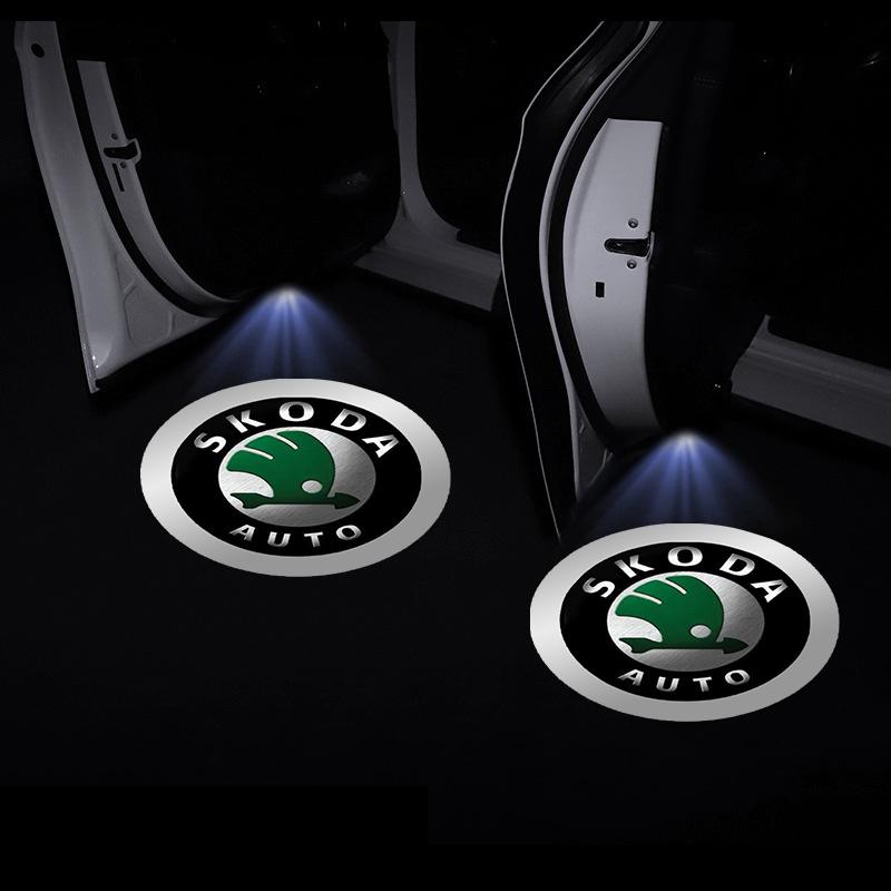 2 stk Bildør Emblem Lys LED Velkomstlampe Trådløs Laserprojektor For Skoda Octavia MK2 MK3 2 3 A7 Fabia Karoq Kodiaq Superb Rapid Kamiq