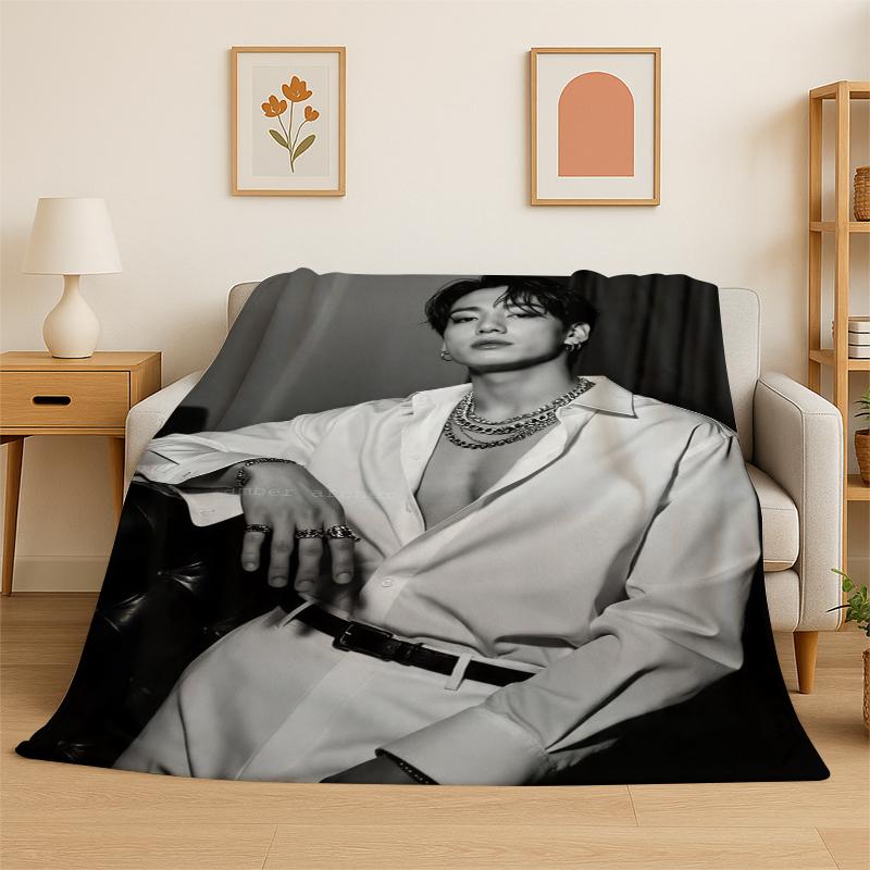 Kpop B-BTS Jeon Jung Kook JK Flanelldecke Weiche Warme Überwurfdecke für Schlafzimmer Wohnzimmer Bett Reise Camping Picknick Geschenk 75x90cm gray