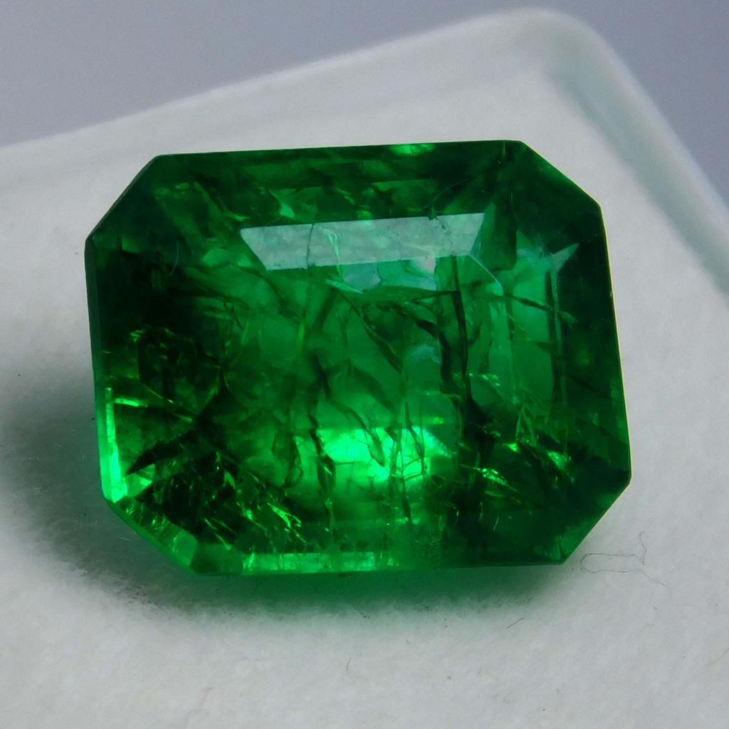 Natural Green Colombian Emerald 7.95ct Emerald Cut Certified Loose Gemstone