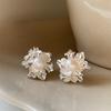 Flower pearl stud earrings niche fashion high-end earrings French retro court temperament earrings