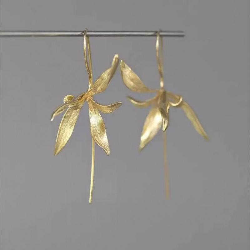 

Iris temperament three-dimensional magnolia flower earrings women s Chinese style light luxury personalized retro earrings