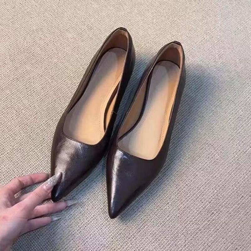 Soft Leather Shoes, Versatile High-heeled Women's Pointed-toe Low-profile Shoes for All Occasions.