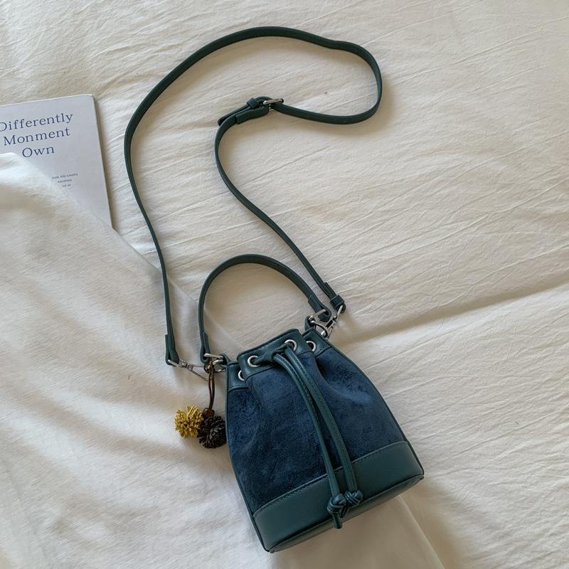 Stylish and simple contrasting color bucket bag women's 2025 autumn new shoulder messenger bag high value casual strap handbag