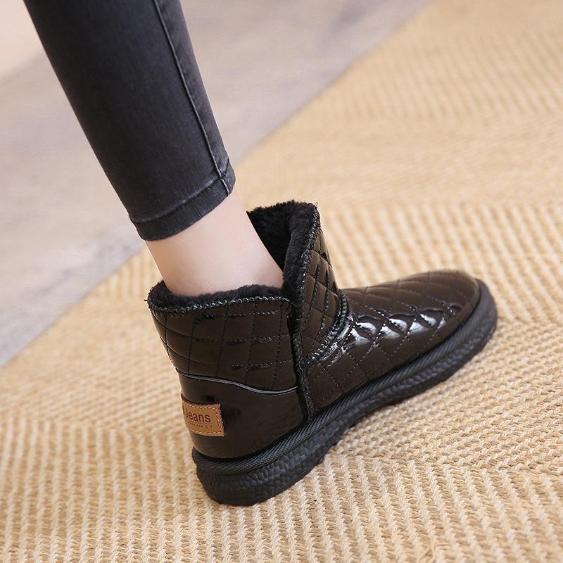 Popular snow boots women's 2025 new winter velvet thickened warm versatile short boots women's fur integrated cotton shoes