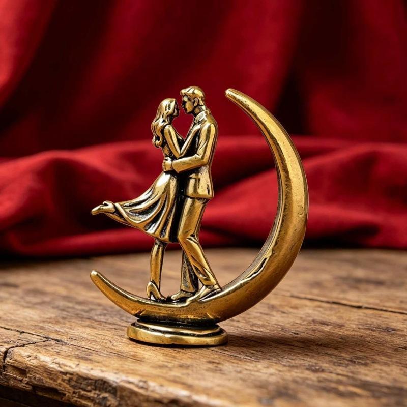 Brass Couple Hugging Statue Modern Art Figurine Handcrafted Polished Lover Ornament For Bedroom Living Room Home Decor