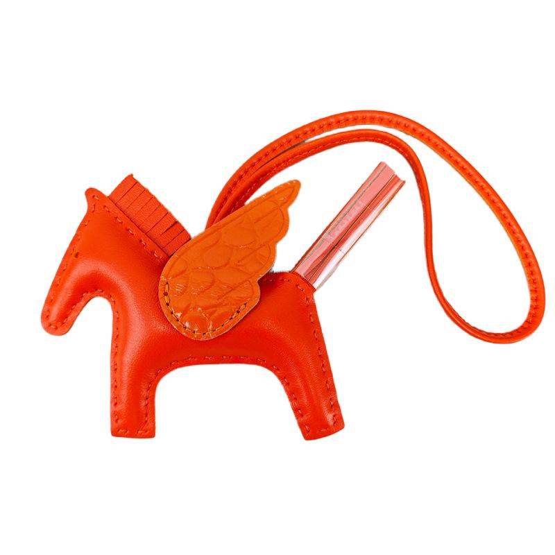 Håndsømmet Ekte Skinn Pony Veskeanheng - Søtt Lammeskinn Flygende Hest Design