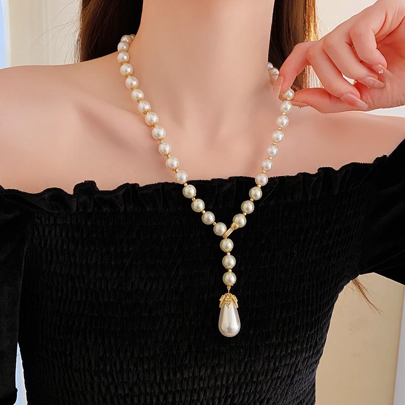 Diamond Studded Water Droplet Pearl Necklace, French Retro Temperament, Collarbone Chain, Light Luxury, High-end Accessories