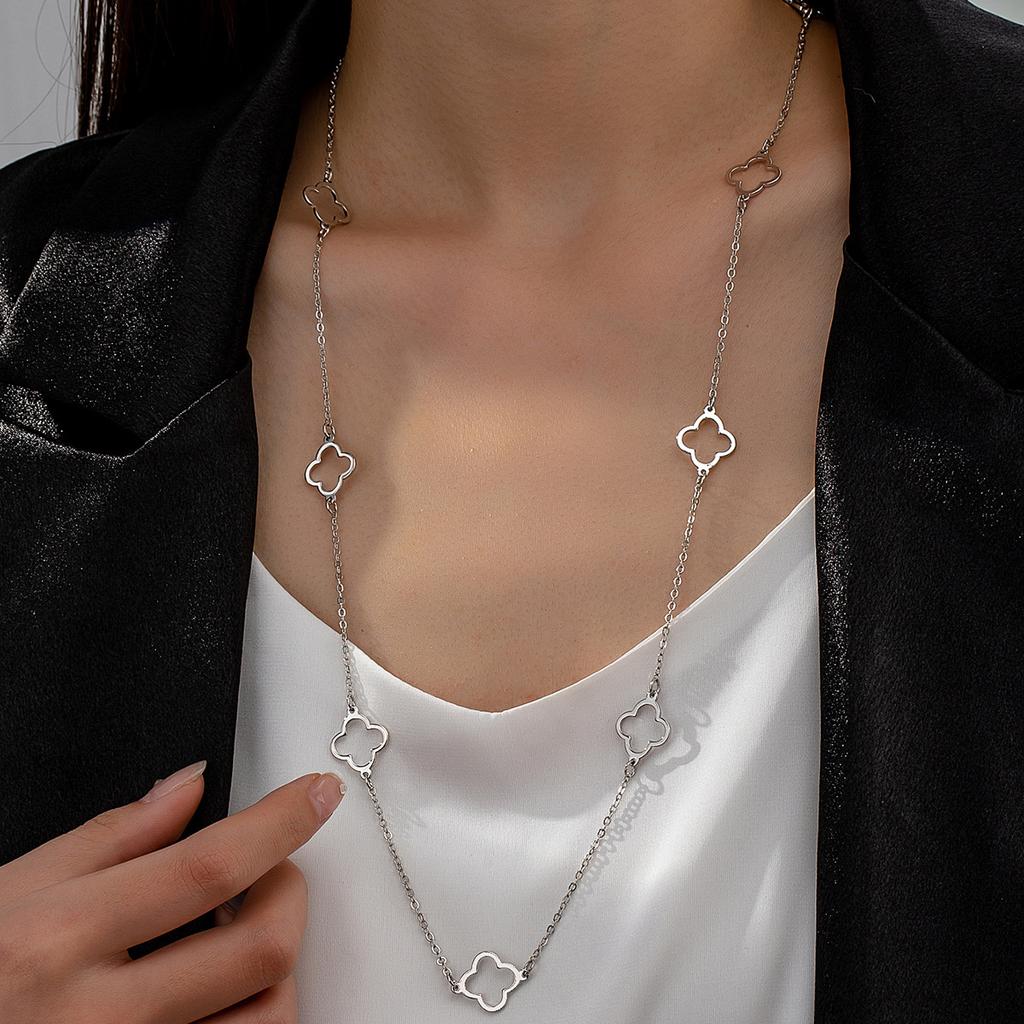 Exquisite French Temperament Jewelry Personalized Temperament Love Earrings Fashion Light Luxury Retro Versatile Metal Earrings