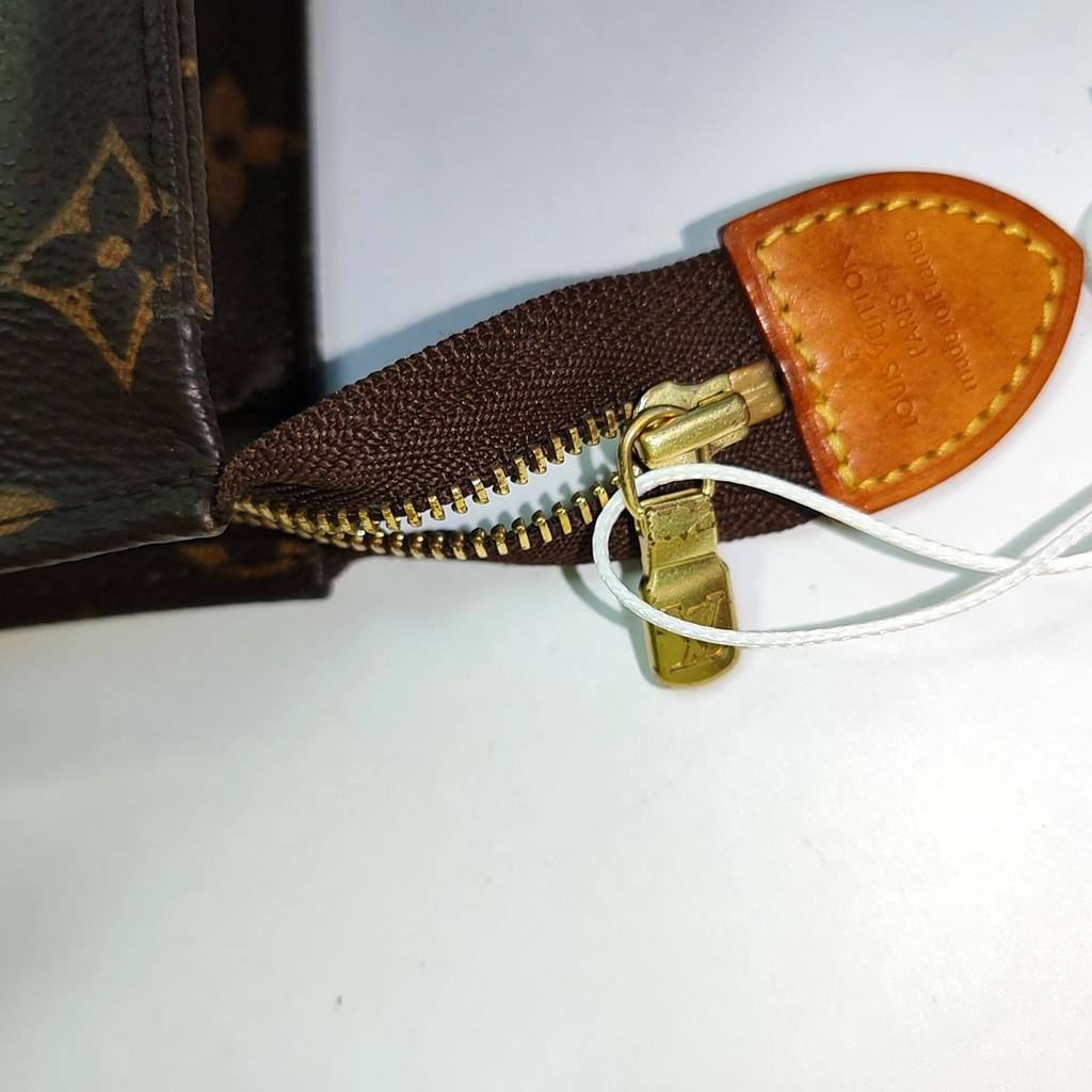 [Pre-Owned] Toiletry Pouch 26 Classic Monogram Canvas And Leather Wash Bag - Very Good #JYKTBO