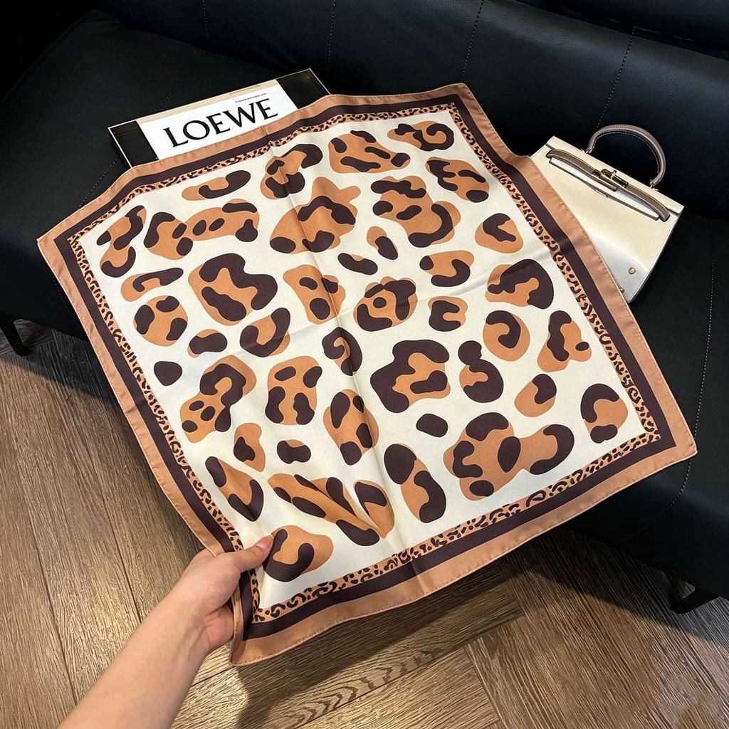 New old money wind chain neck scarf women's commuting versatile soft silk scarf neck protection shawl outer scarf