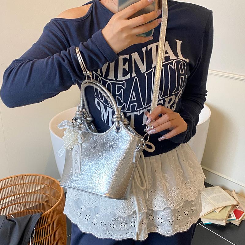 Premium Sense Hand Carry Fashion Bucket Bag Women 2025 New Trendy Simple Shoulder Bag Versatile Casual Messenger Handbag
