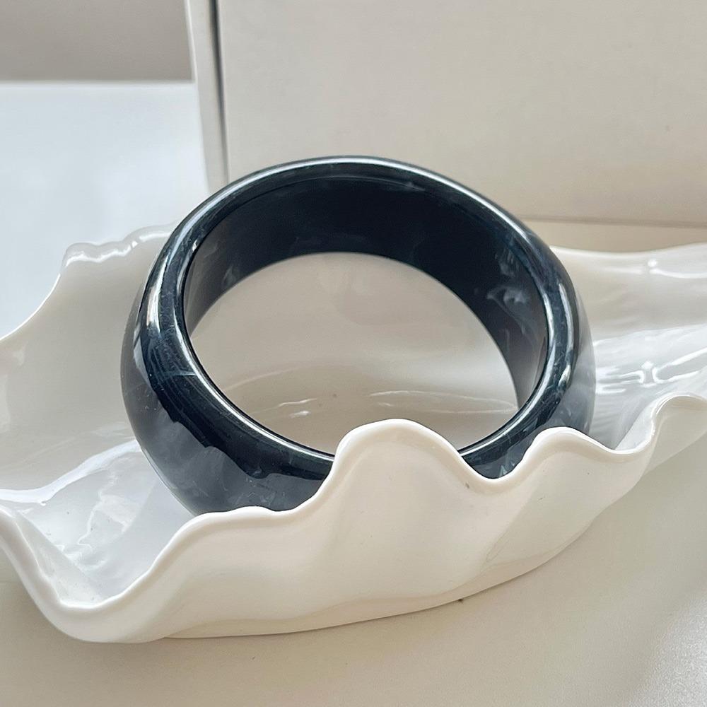 

Прозорий акриловий браслет з розмитим дизайном Широкий браслет Бохо браслет з підвісками Декорація для руки