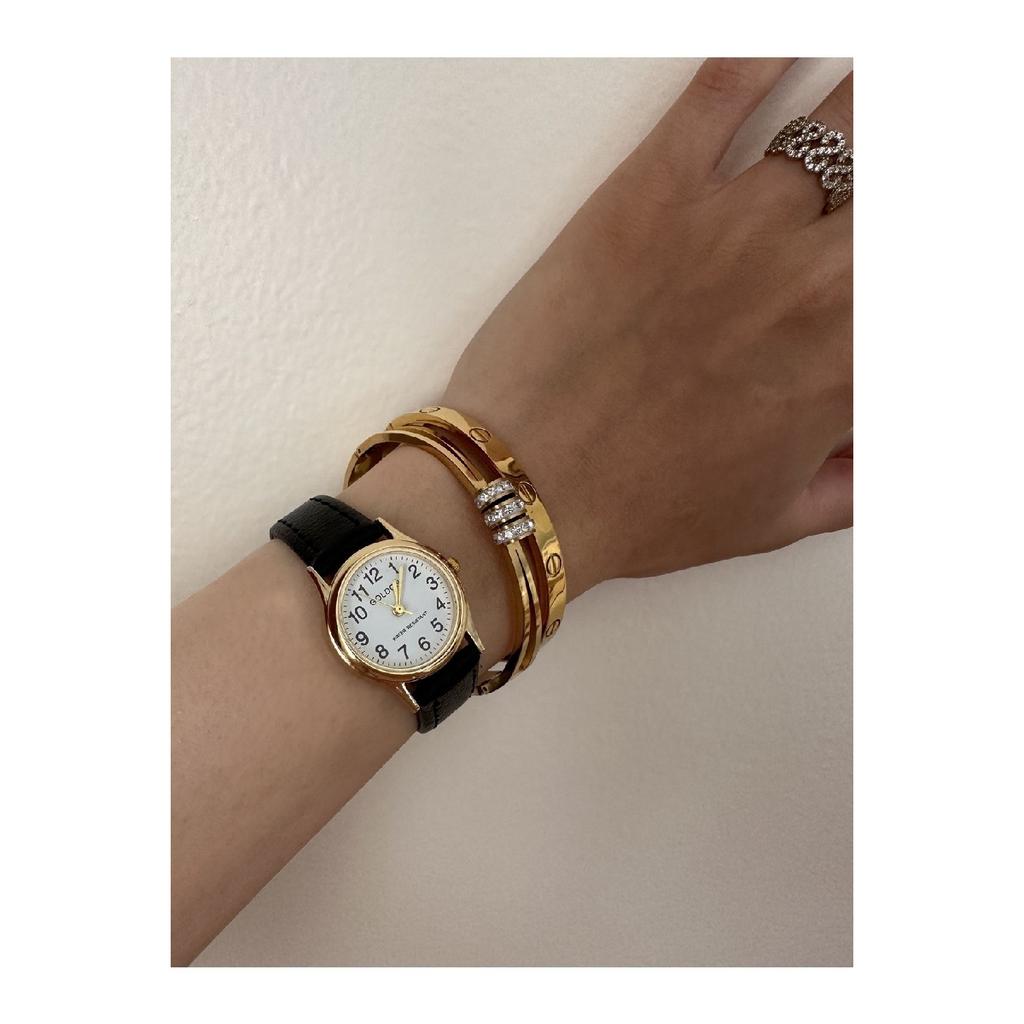 Armbanduhr im Vintage-Stil mit Lederarmband