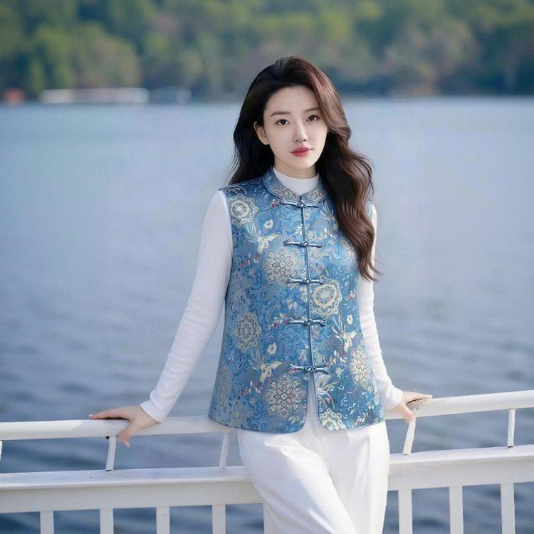 Elegant Retro Jacquard Vest with Frog Button for Moms - Age-Reducing, Stylish Outerwear for Middle-Aged and Elderly Women