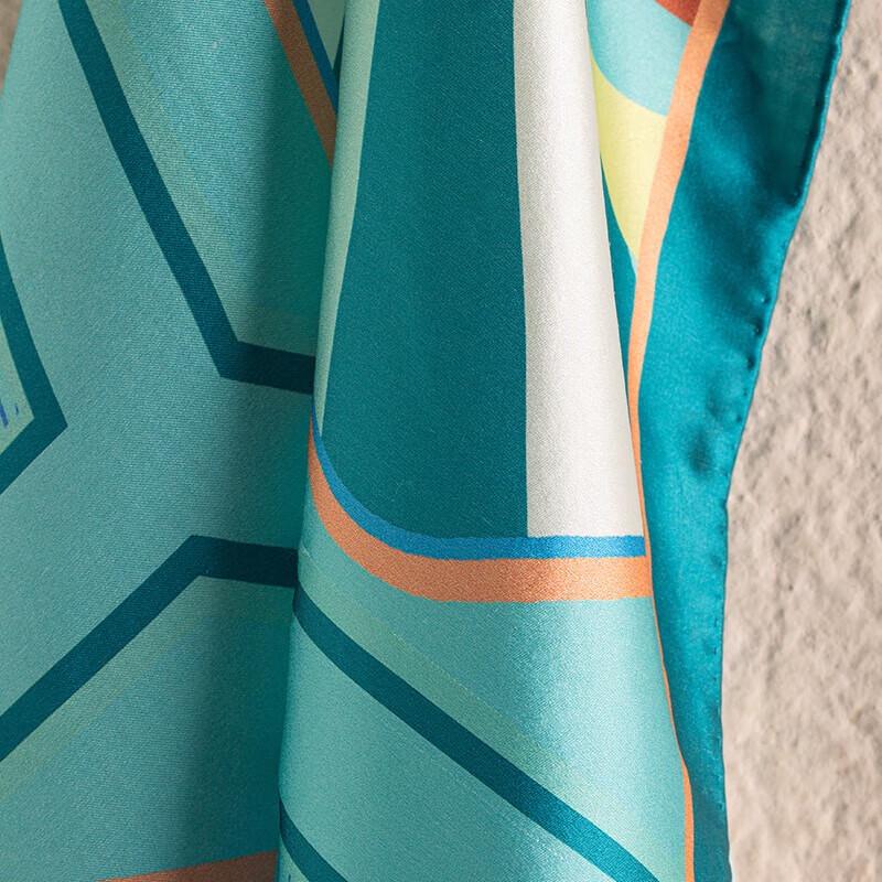 Hengyuanxiang 'Dream of Orchid' Silk Square Scarf