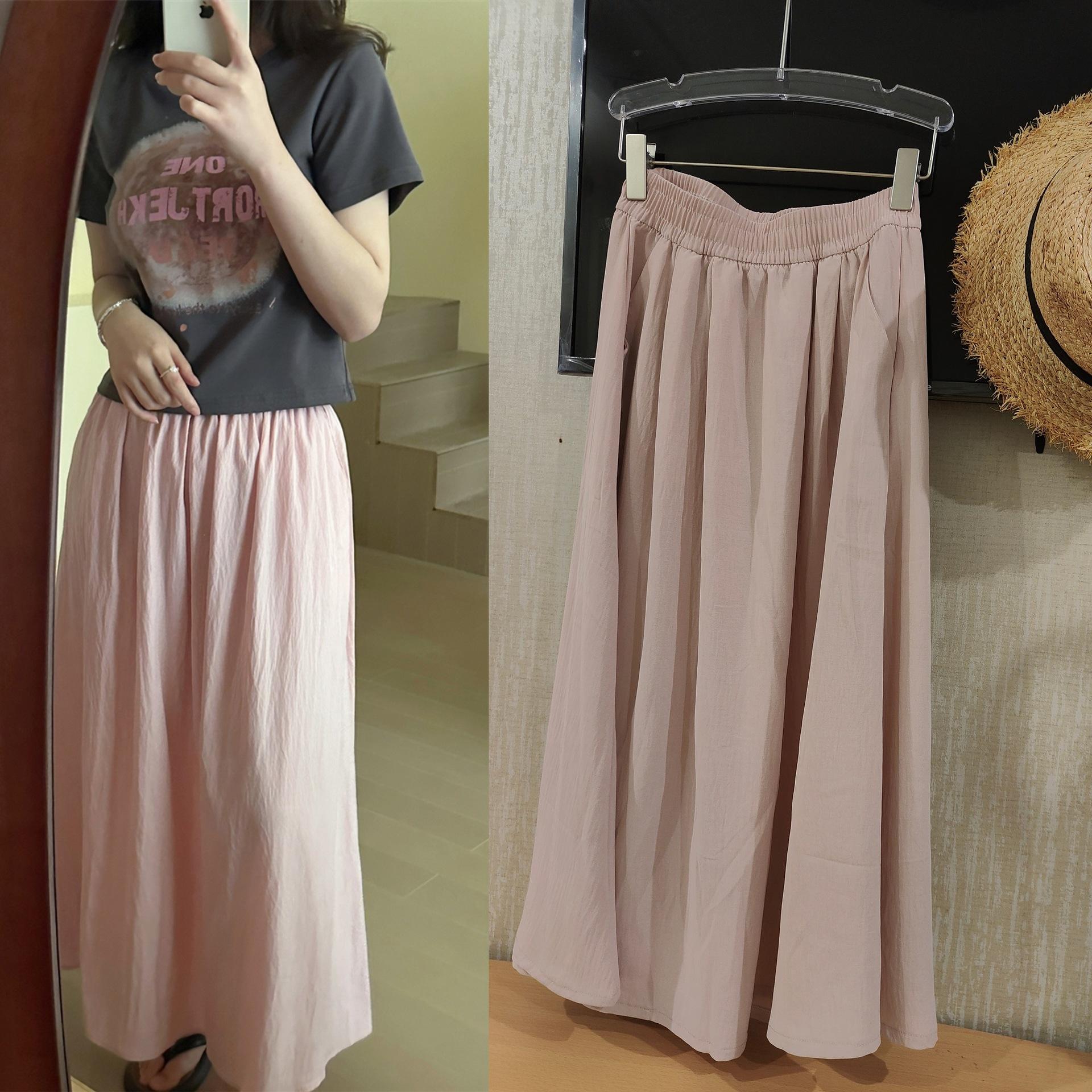 

Простой зонт А-силуэта для женщины в юбке. Делает ее стройнее благодаря широкому подолу юбки. One Size розовый