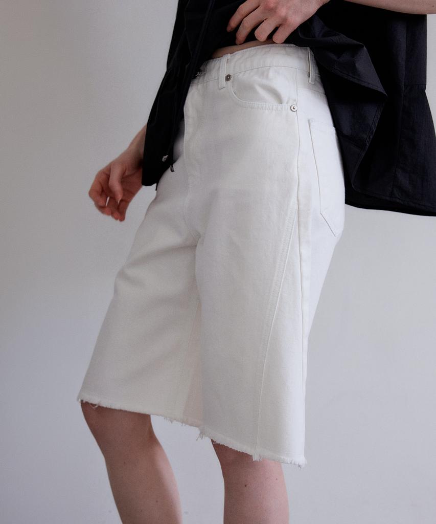 THEELO Curved Bermuda Shorts (Ivory)