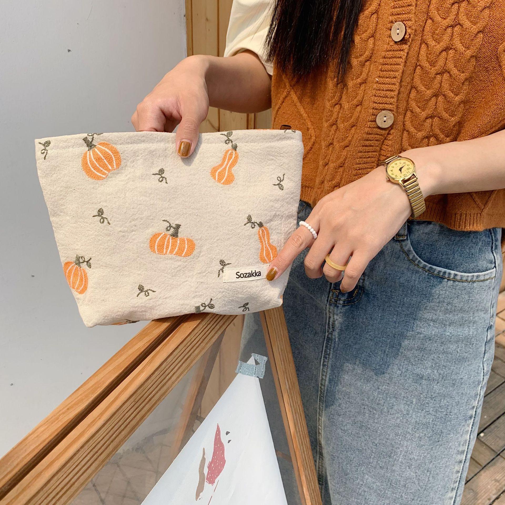 

Sweet Style Delicate Embroidered Pumpkin Makeup Bag Portable Travel Storage Bag