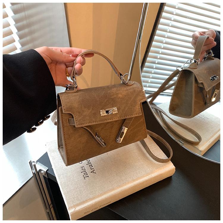 2026 Large-Capacity Retro Crossbody Small Square Bag with Lock Closure