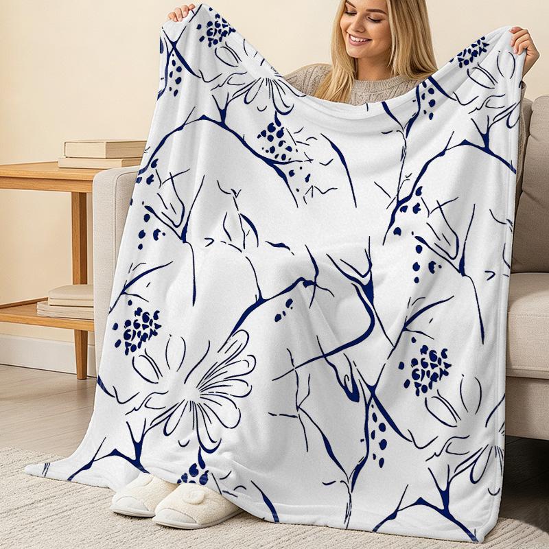 Hemmed Fleece Blanket, Soft & Warm Minimal Floral Throw – Cozy Sofa & Home Use for Christmas, Halloween & Daily Comfort