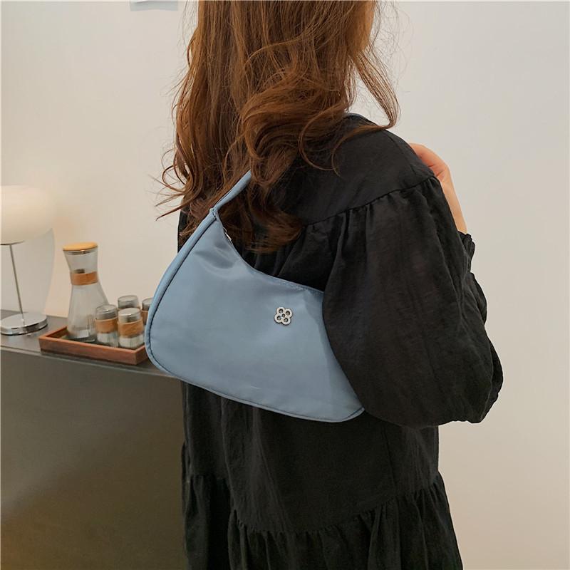 Women Stylish Armpit Bag Solid Color Simple Underarm Bag Simple Tote Handbag Zip Closure Chic Hobo Bag Party Vacation Bag
