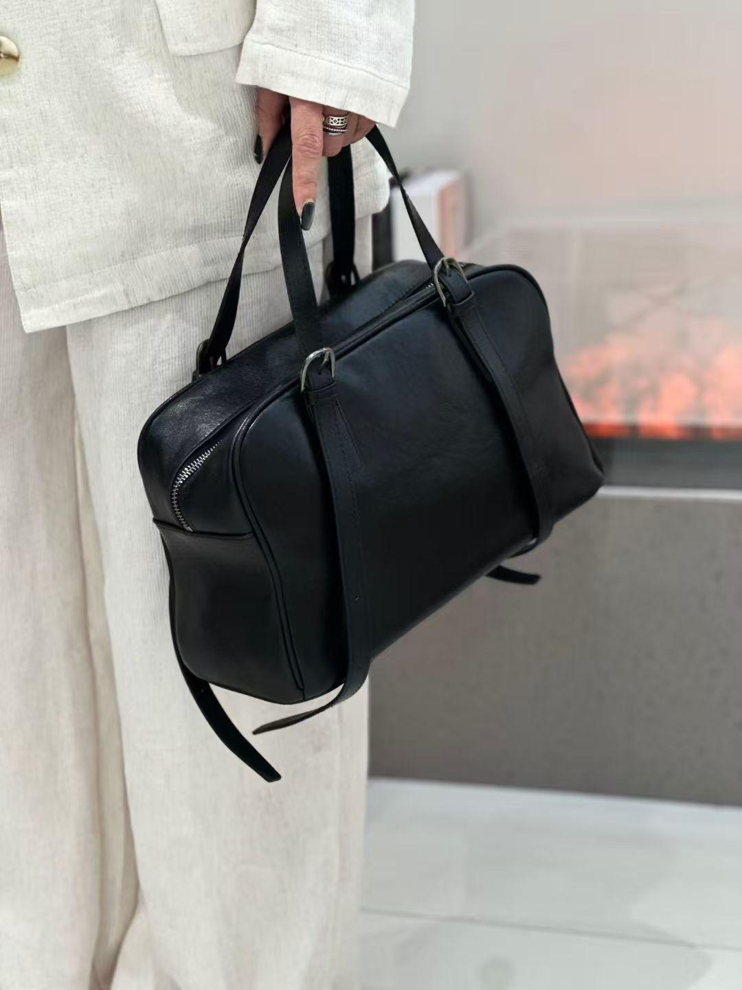 

2025 Retro Large Capacity Women s Bowling Shoulder Bag - High-End Handbag 31cm Length, 12cm Width, 18cm Height