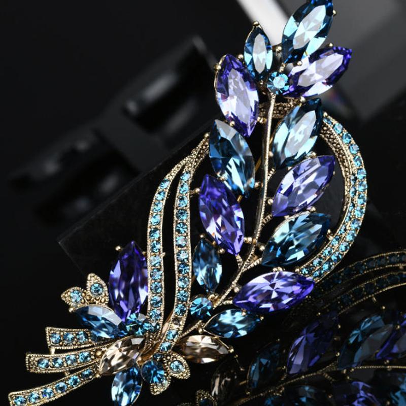 Brooch Ladies High-End Crystal Accessories Retro Atmosphere Suit Corsage Coat Brooch Birthday Gift