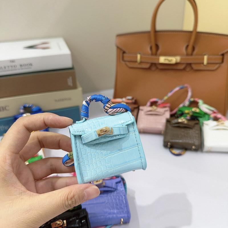 Mini Kelly bag pendant, crocodile pattern leather, cute miniature bag pendant, high-end car keychain, car pendant.