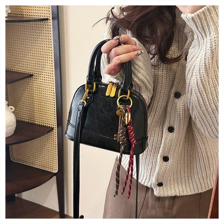 IELGY Retro Trendy Shell Bag Crossbody Shoulder Simple Female Bag No Pendent