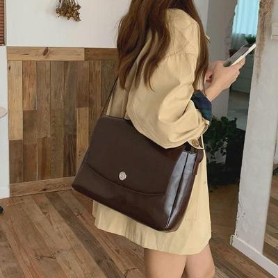 2025 Retro Niche Large-Capacity Briefcase: Simple Textured Commuter Messenger Bag